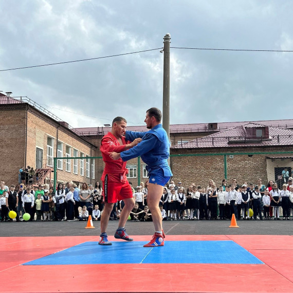 Самбо в школу.