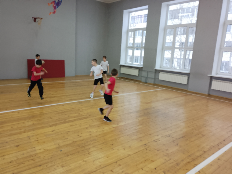 Футбол в начальной школе.